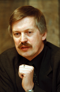 DAMBIS.JPG (61496 bytes)