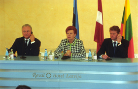 PR02.JPG (60024 bytes)