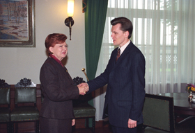 VAIRA1.JPG (52750 bytes)