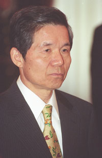 V07.JPG (15453 bytes)