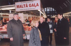 U2.JPG (17694 bytes)