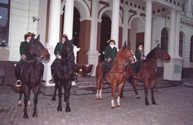 R05.JPG (17752 bytes)