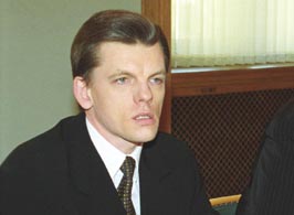 R4.JPG (15538 bytes)