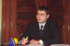 DOMBROVSKIS02.JPG (15698 bytes)