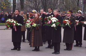 PARADE01.JPG (21474 bytes)