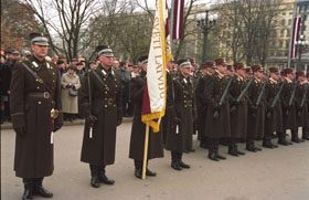 PARADE09.JPG (23404 bytes)