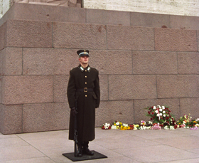 PARADE16.JPG (79081 bytes)