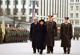 PARADE17.JPG (20091 bytes)