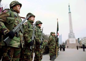 PARADE18.JPG (18708 bytes)