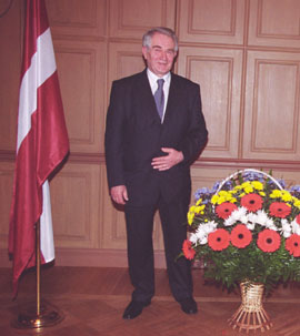 U1.JPG (26522 bytes)