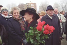 C04.JPG (16181 bytes)