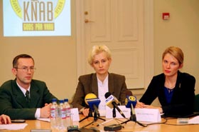 KNAB.JPG (17046 bytes)