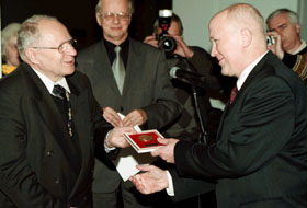 B3.JPG (19880 bytes)