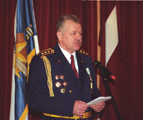 IEM01.JPG (34201 bytes)