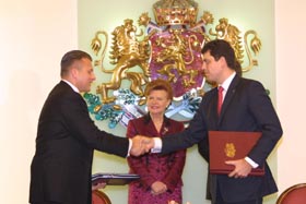 B03.JPG (29629 bytes)