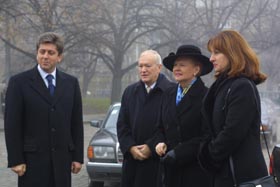 B07.JPG (23785 bytes)