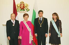 B09.JPG (29347 bytes)