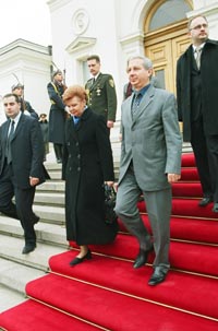 B16.JPG (36095 bytes)