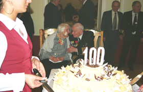 L08.JPG (32613 bytes)