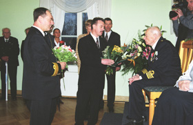 L09.JPG (30678 bytes)