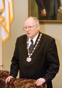 STRADINS01.JPG (25239 bytes)