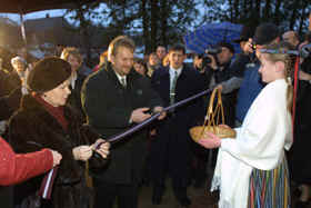 MADONA3.JPG (80726 bytes)