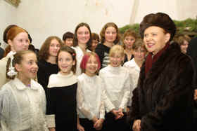 MADONA4.JPG (70030 bytes)