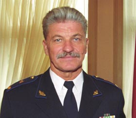 KRESLINS01.JPG (20992 bytes)