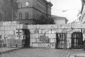 BAR009.JPG (25139 bytes)