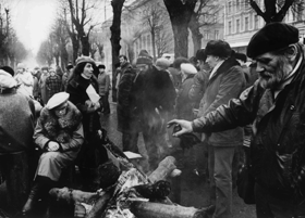 BAR.PNG (47703 bytes)