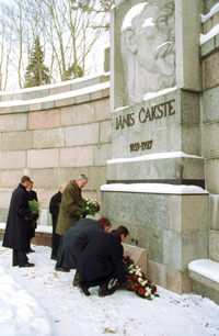 DEJURE.PNG (136000 bytes)