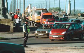 AUTO.PNG (105993 bytes)