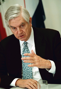 ES.PNG (103025 bytes)