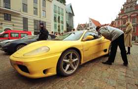 AUTO.PNG (106390 bytes)