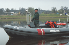 ROBEZA07.PNG (86975 bytes)