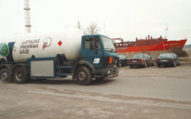 GAZE.PNG (85935 bytes)