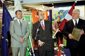 IZSTADE.PNG (112815 bytes)