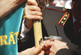 AINAZI1.PNG (99124 bytes)