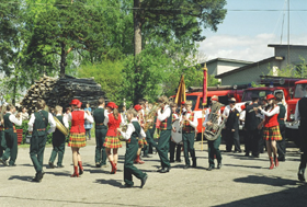 AINAZI3.PNG (126996 bytes)