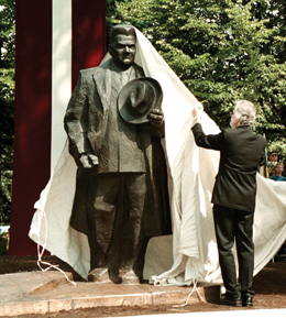 ULMANIS.PNG (171018 bytes)