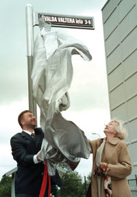 DREILINI2.PNG (108248 bytes)