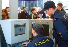 POLICIJA1.PNG (107172 bytes)