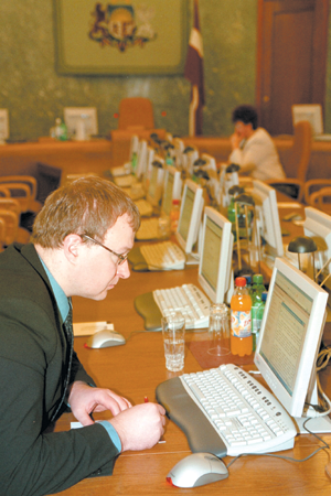 PIRMAAA.PNG (257469 bytes)