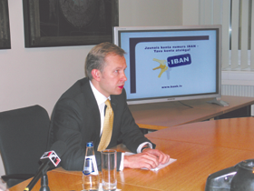 LB.PNG (99940 bytes)