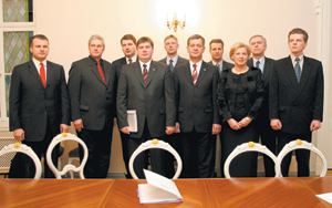 PIRMAAA.PNG (104200 bytes)