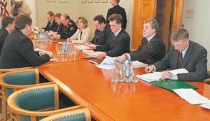 PIRMAAA.PNG (105941 bytes)