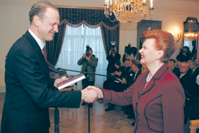 VAIRA3.PNG (103521 bytes)