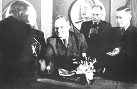 VESTURE1.PNG (39028 bytes)