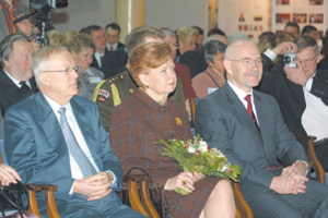 PIRMAAA.PNG (125059 bytes)