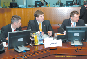 PIRMAAA.PNG (126456 bytes)